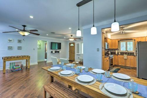 Bright Largo Getaway With Private Pool And Grill!