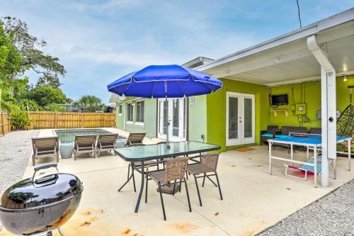 Bright Largo Getaway With Private Pool And Grill!