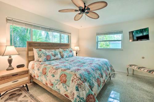 Vibrant Largo Home Heated Pool, Lake Views!