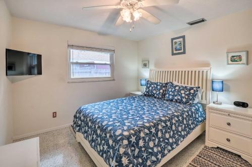 Vibrant Largo Home Heated Pool, Lake Views!