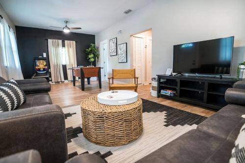Renovated 3br Home Near Murray Hill - Sleeps 8