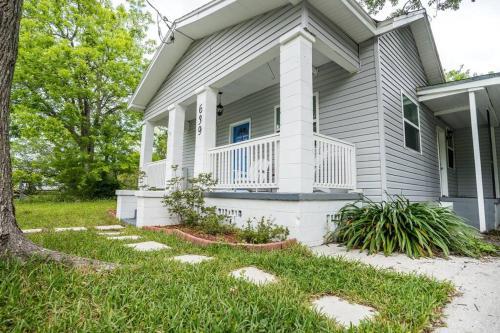 Renovated 3br Home Near Murray Hill - Sleeps 8