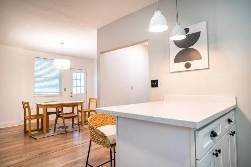 Renovated 3br Home Near Murray Hill - Sleeps 8