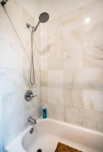 Renovated 3br Home Near Murray Hill - Sleeps 8