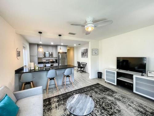 Renovated Riverside Retreat 2br 1ba - Avondale Area #1