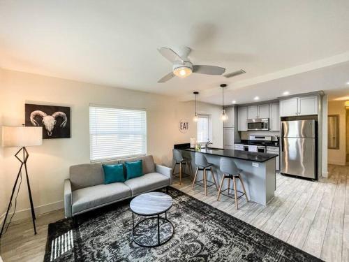Renovated Riverside Retreat 2br 1ba - Avondale Area #1
