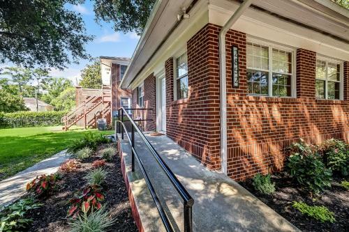 Cozy Riverside Villa - Walkable To Bars & Restaurants