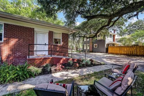 Cozy Riverside Villa - Walkable To Bars & Restaurants