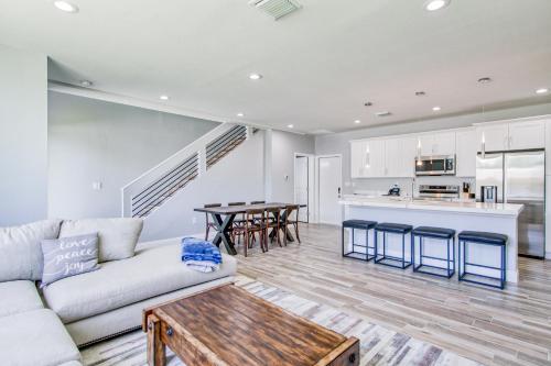 486 Nw 40th Ct