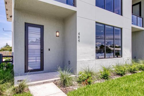 484 Nw 40th Ct