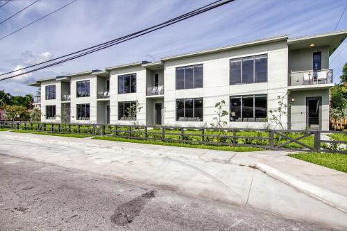 484 Nw 40th Ct