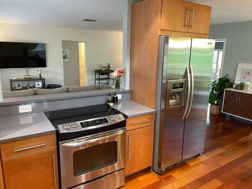 Waterfront Tropical Oasis In Wilton Manors
