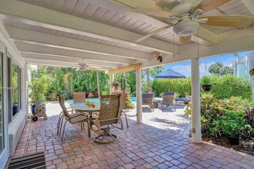 Waterfront Tropical Oasis In Wilton Manors