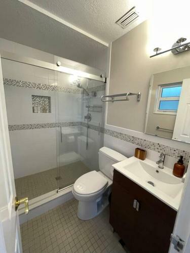 Waterfront Tropical Oasis In Wilton Manors