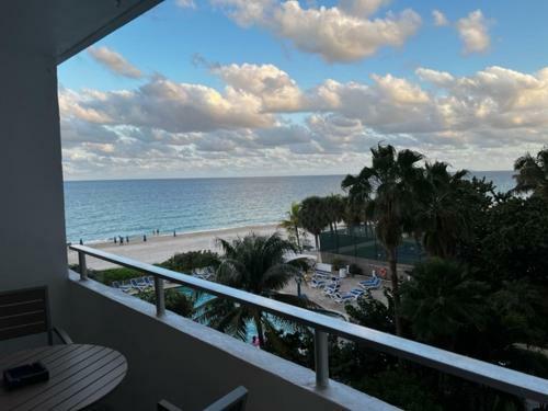 Hotel Tiki Sunset Retreat