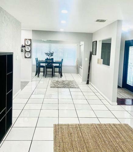 Spacious 4br/3ba. Approx. 5 Mins From Beach, Downtown, Airport, Etc!