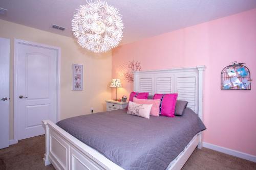 Spacious Home W Private Pool & Game Room
