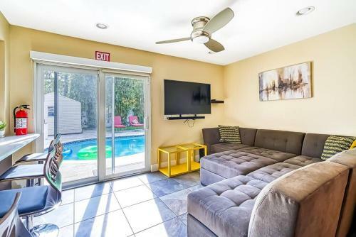 Hollywood Villa Close To The Beach W/heated Pool