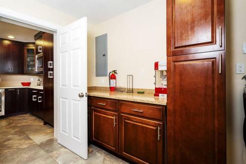 Hollywood Villa Close To The Beach W/heated Pool