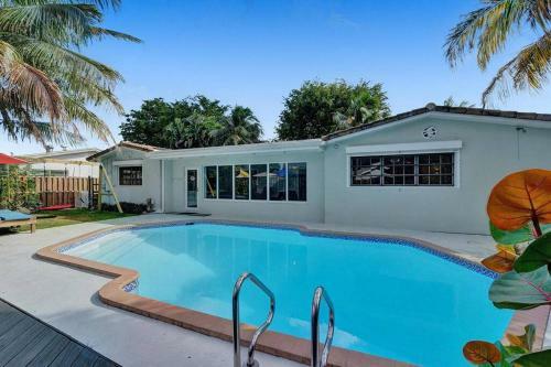 Stylish 4 Bedroom Property With Pool In Hollywood