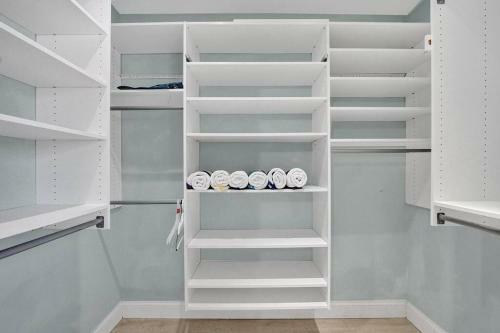 Stylish 4 Bedroom Property With Pool In Hollywood