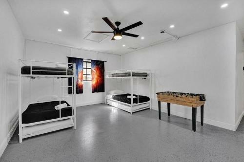 Stylish 4 Bedroom Property With Pool In Hollywood