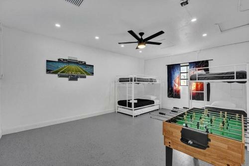 Stylish 4 Bedroom Property With Pool In Hollywood