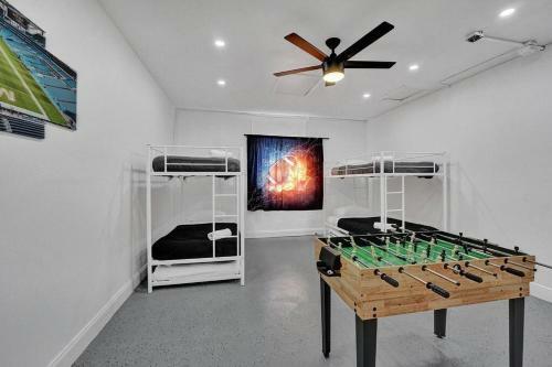 Stylish 4 Bedroom Property With Pool In Hollywood