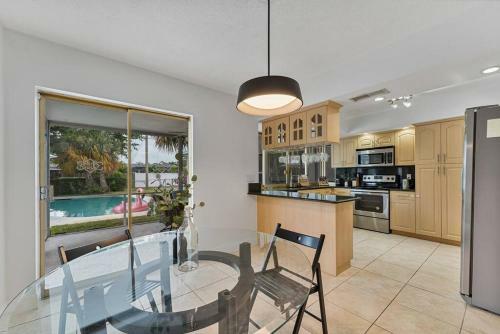 Designer Home With Private Pool In Hollywood