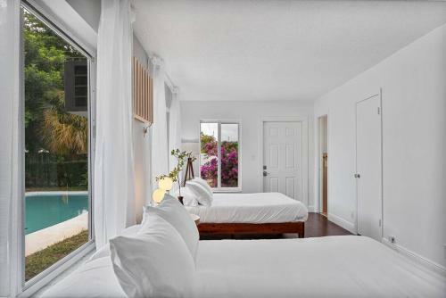 Designer Home With Private Pool In Hollywood