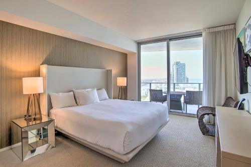 Hollywood Apartment - Balcony With Ocean Views!