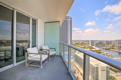 Hollywood Apartment - Balcony With Ocean Views!
