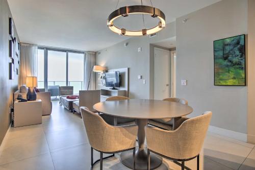 Hollywood Apartment - Balcony With Ocean Views!