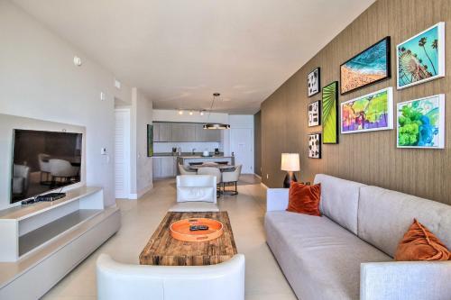 Hollywood Apartment - Balcony With Ocean Views!