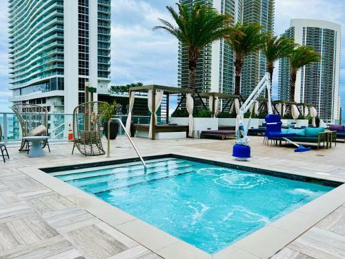 2bd/2ba Million Apartment 2101. Direct Ocean View