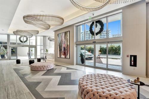 2bd/2ba Million Apartment 2101. Direct Ocean View