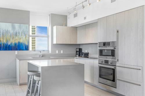 2bd/2ba Million Apartment 2101. Direct Ocean View