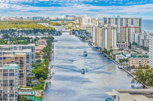2bd/2ba Million Apartment 2101. Direct Ocean View