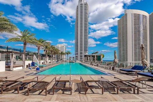 Luxury 5 Apartment 2 Bedroom Infinity Edge Pool