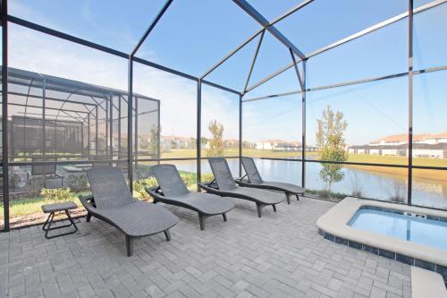 Villa 2961 Fable Street