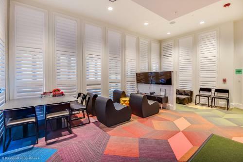 Stunning Villa W Private Poolspa & Game Room