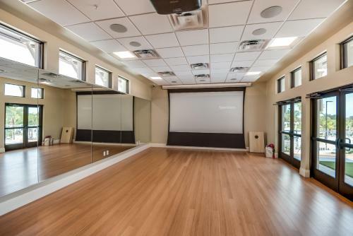 Stunning Villa W Private Poolspa & Game Room