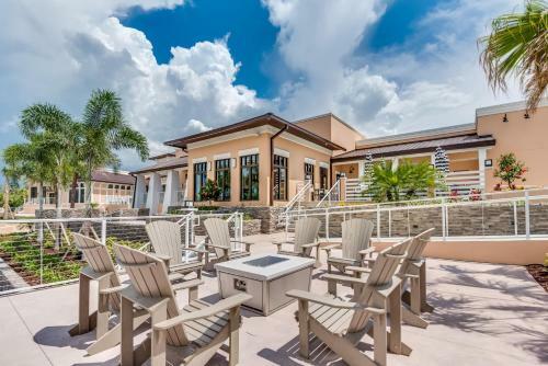 Stunning Villa W Private Poolspa & Game Room
