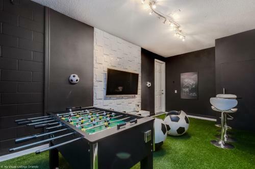 Stunning Villa W Private Poolspa & Game Room