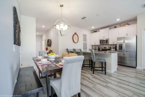 Stunning Lakeview Townhome W Private Pool