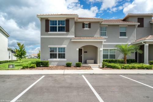 Stunning Lakeview Townhome W Private Pool