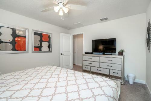 Stunning Lakeview Townhome W Private Pool