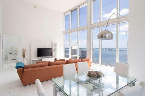 Downtown Luxury Miami High-rise Apartment