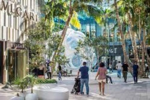 Design District Walking Distance From Luxurious Stores