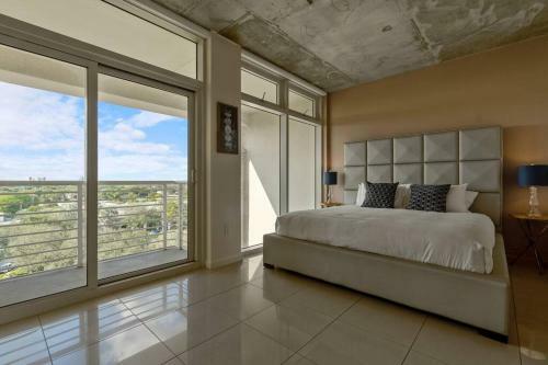 Tides Townhome Midtown Location Pool And Parking